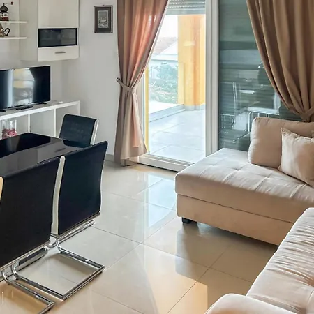 2 Bedroom Gorgeous In Apartman *