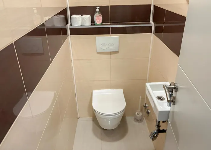 2 Bedroom Gorgeous In Apartment *